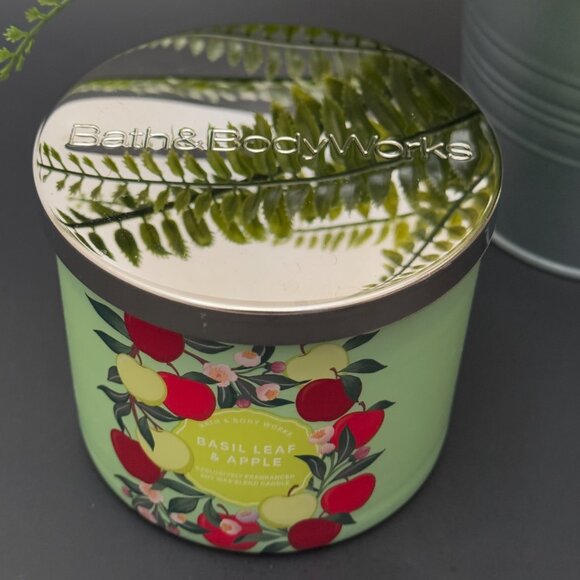 BBW Basil Leaf & Apple Bath & Body Works 3 Wick Candle - Picture 4 of 10